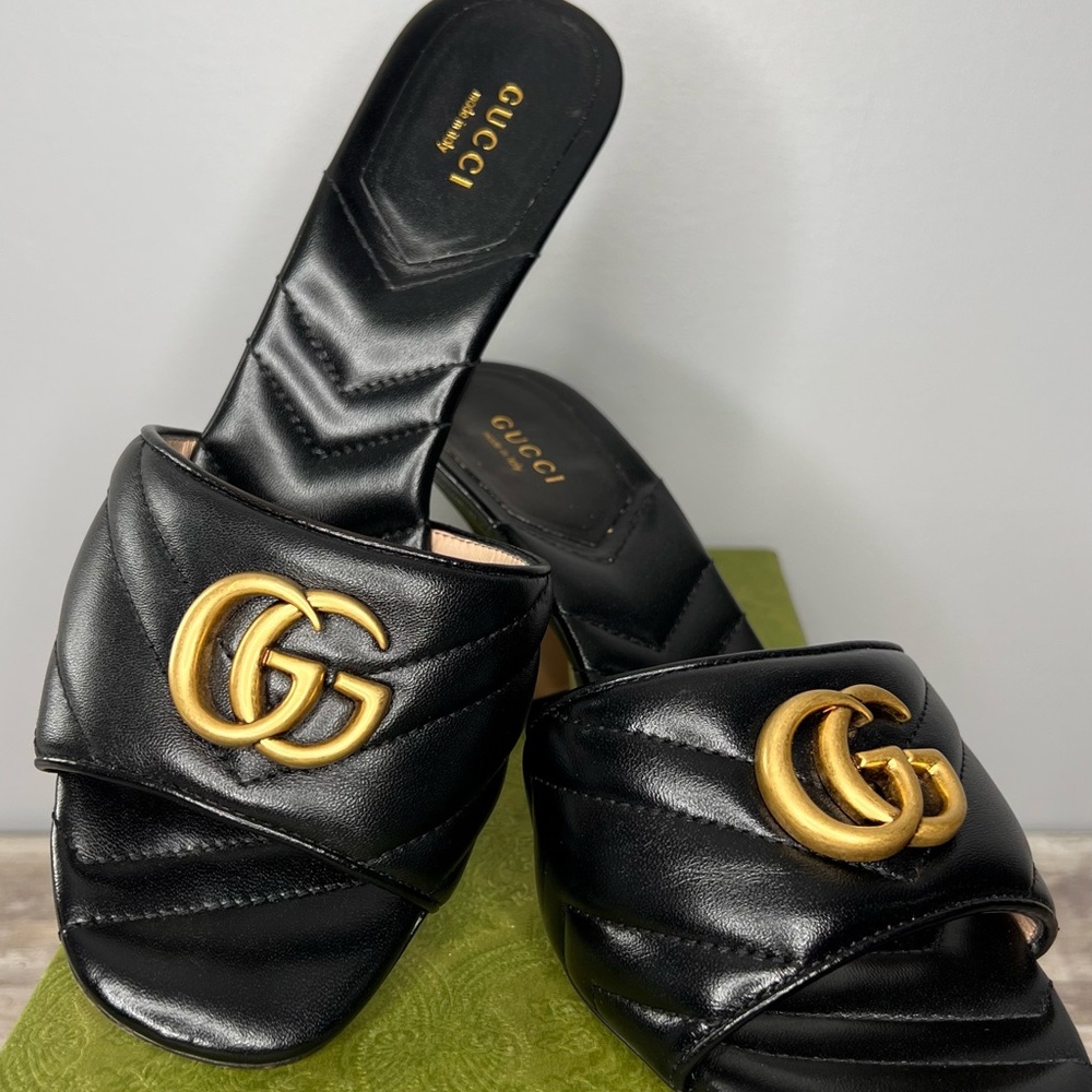AUTHENTIC Gucci Women's Black Sandal with Gold GG Logo